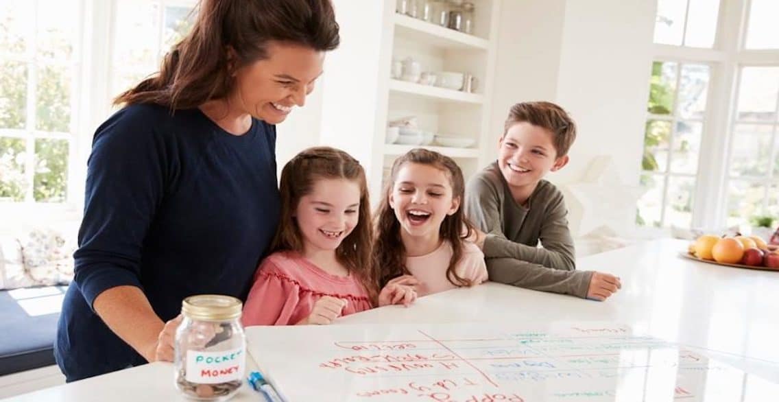 kids-earning-money-with-chore-chart-e1581111178885